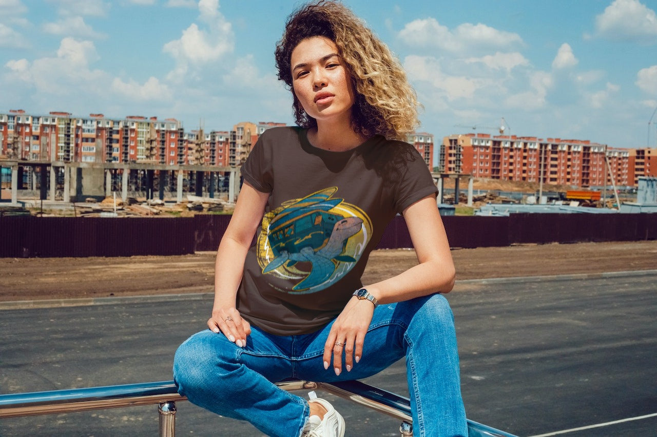 Turtle Surfer Kombi  T- Shirt (Unisex Sizes)